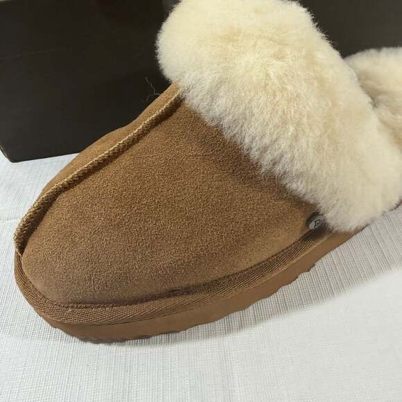 Parfeying Women's Shearling Scuff Slipper - Picture 2 of 6
